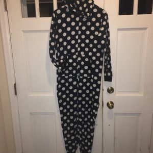 Rue 21‎ MEDIUM onesie pjs black and white
